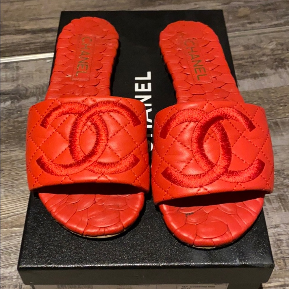 Chanel slides